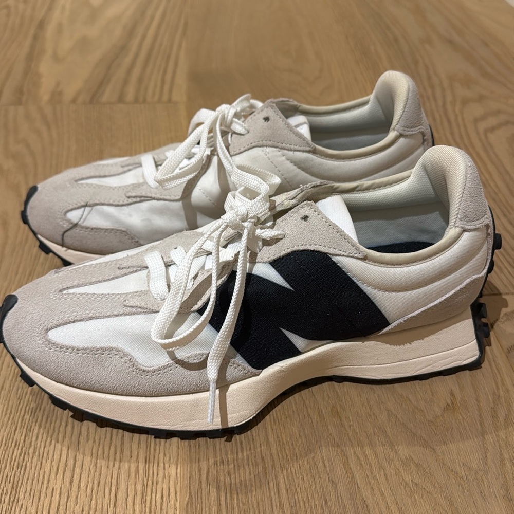 327 NEW BALANCE SNEAKERS